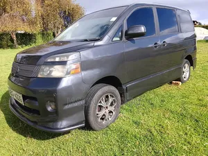 Voxy 7-Seater 4 Hire.
