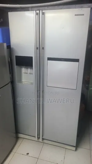 Twin Door Refrigerator/ 2 Doors in Good Condition
