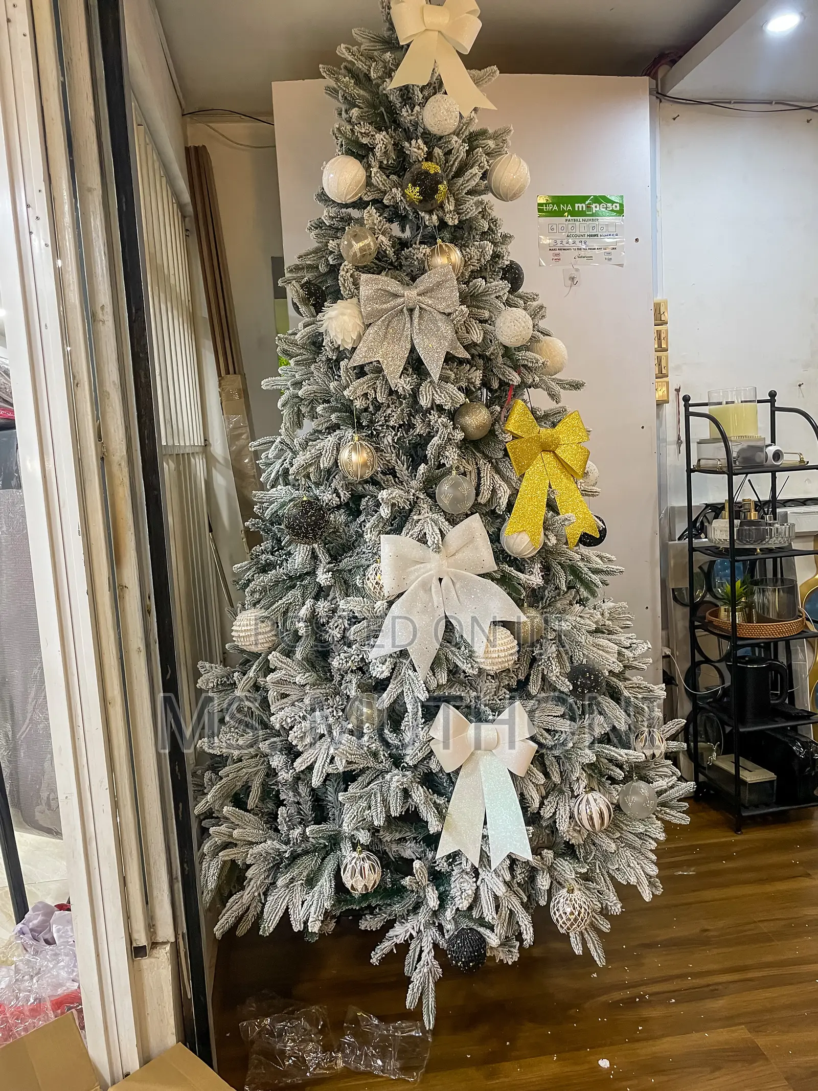 Very Highly Quality Snow Flocked Christmas Tree With Inbuilt Lights