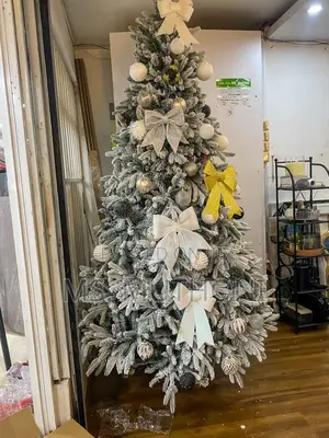 Very Highly Quality Snow Flocked Christmas Tree With Inbuilt Lights