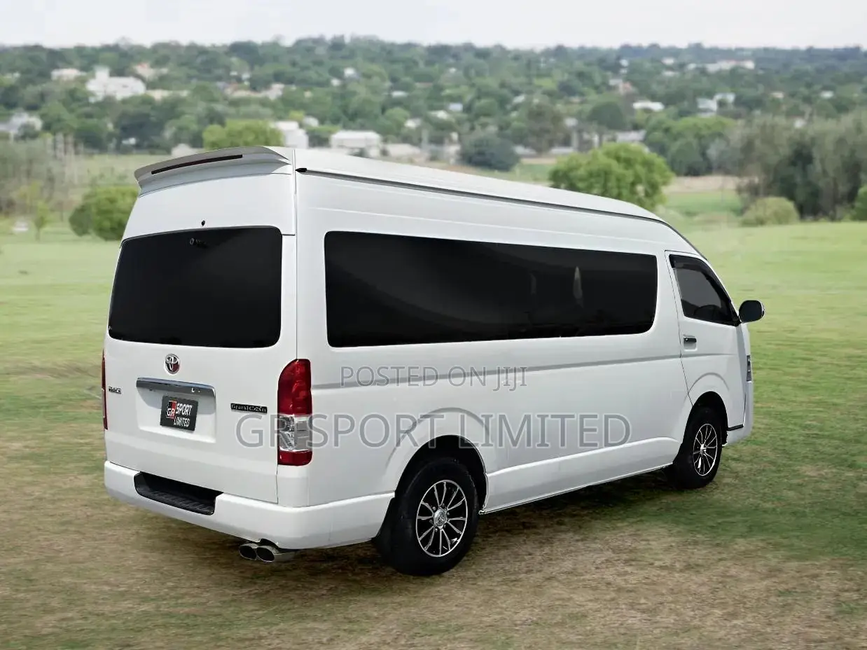 Toyota HiAce 2018 White