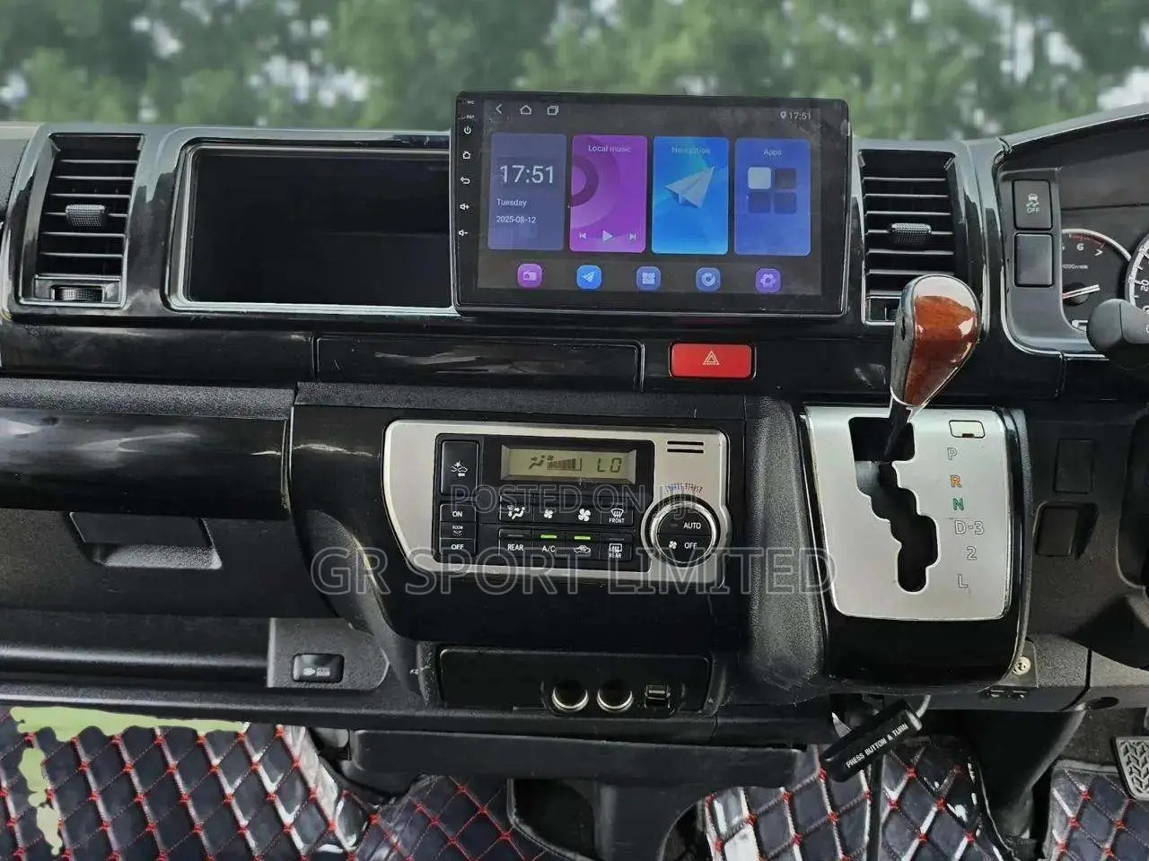 Toyota HiAce 2018 White