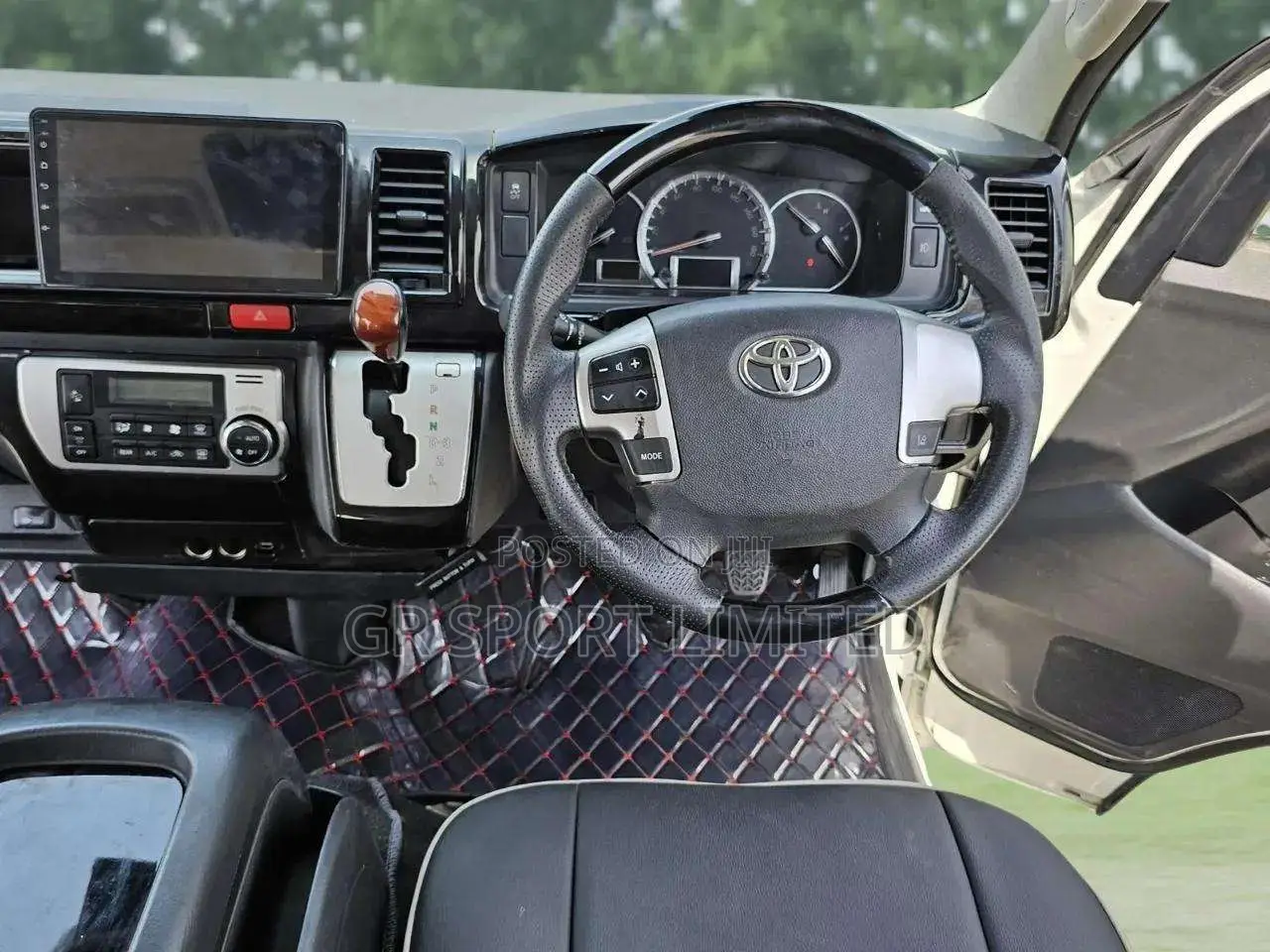 Toyota HiAce 2018 White