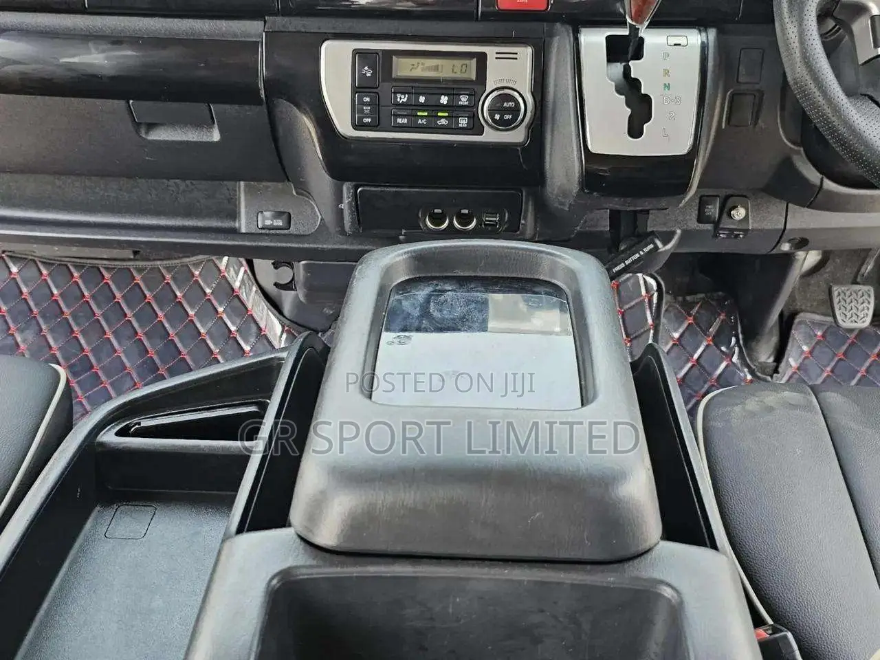 Toyota HiAce 2018 White