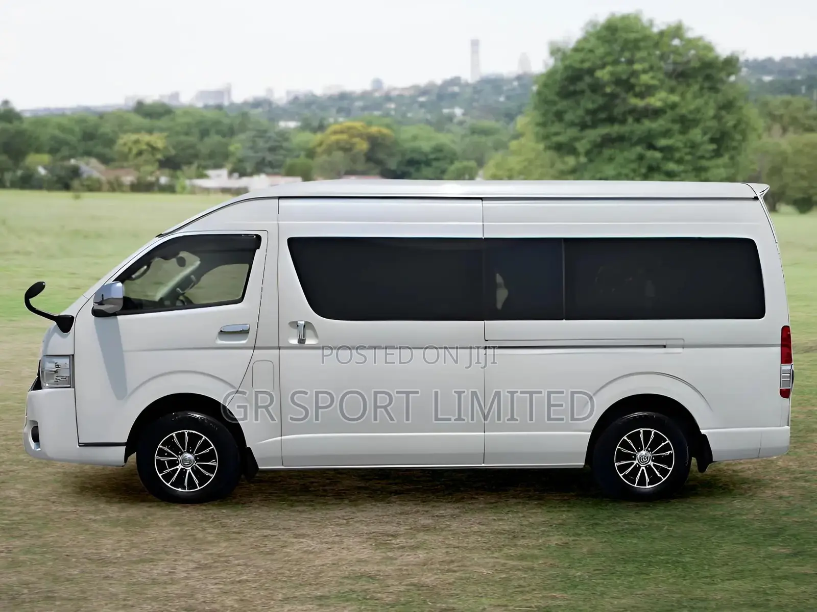 Toyota HiAce 2018 White