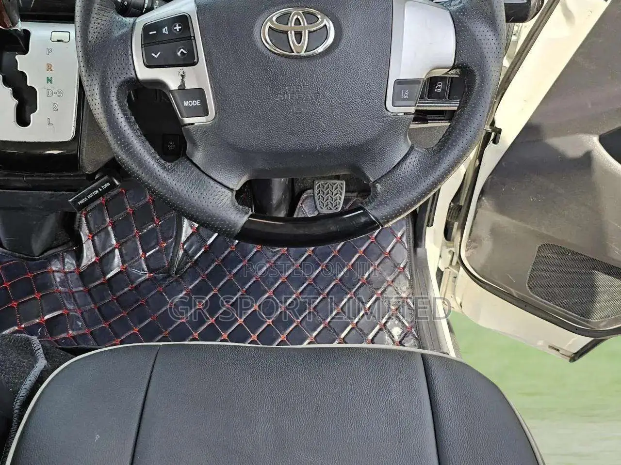 Toyota HiAce 2018 White