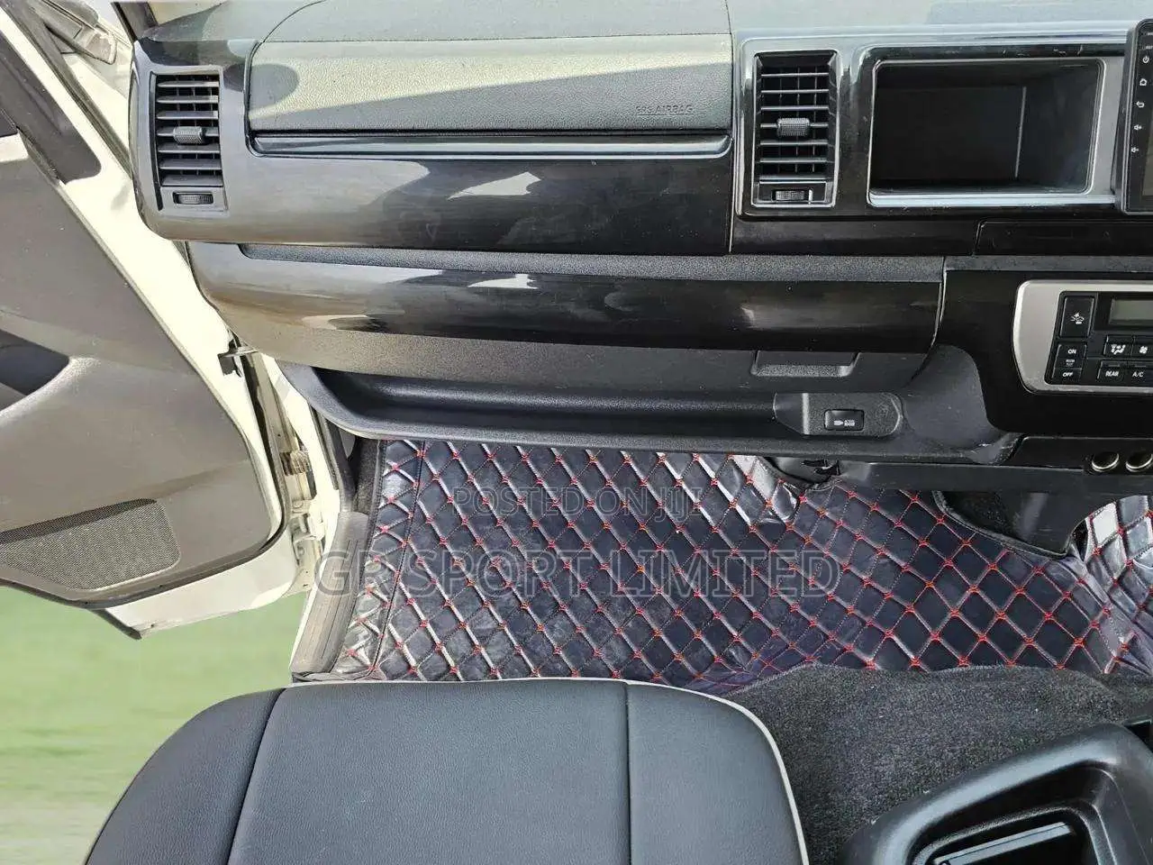 Toyota HiAce 2018 White