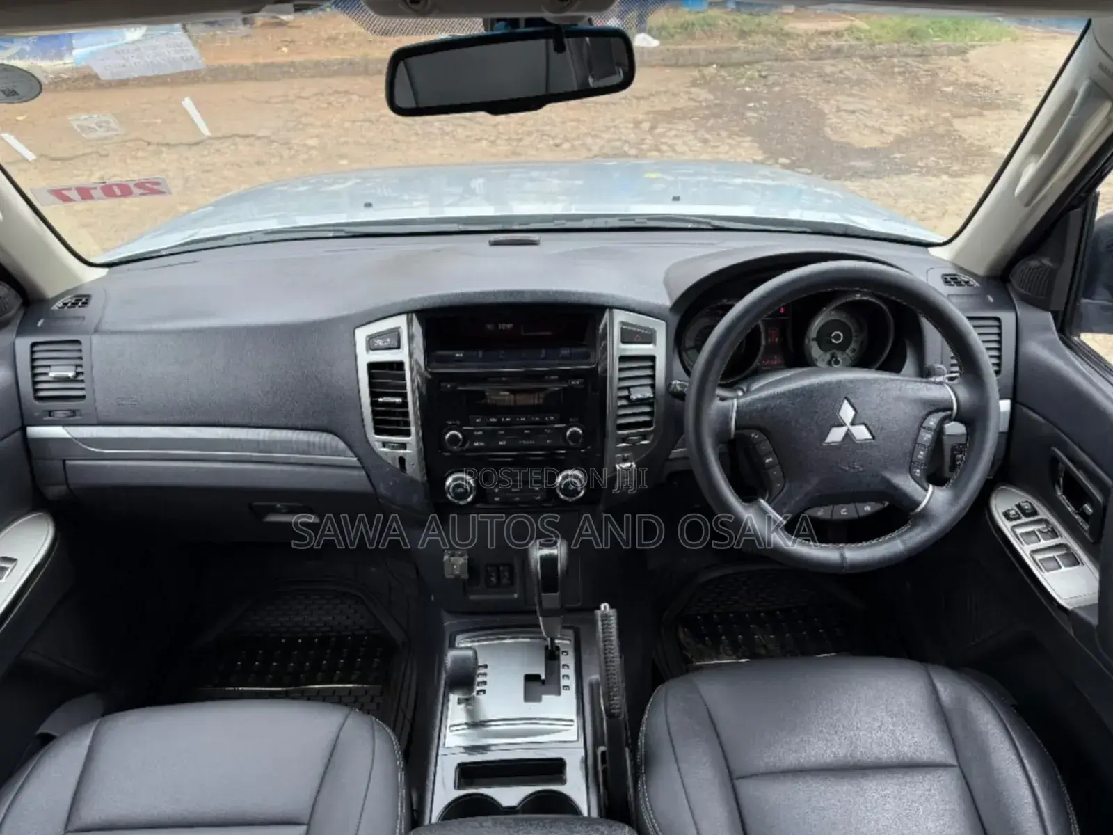 Mitsubishi Pajero 2017 Silver