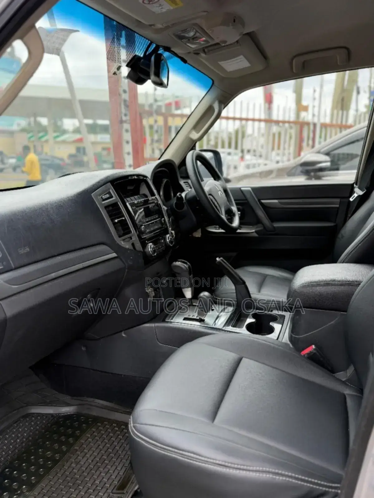 Mitsubishi Pajero 2017 Silver