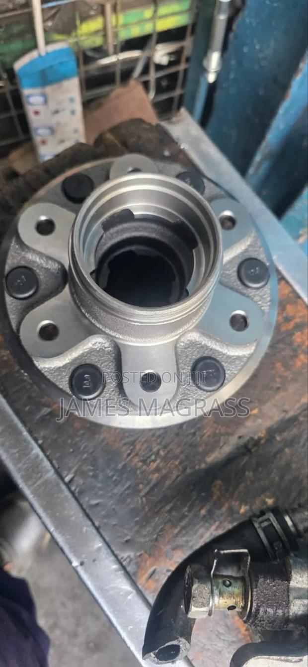 Brand New Hiace(5l) Wheel Hubs