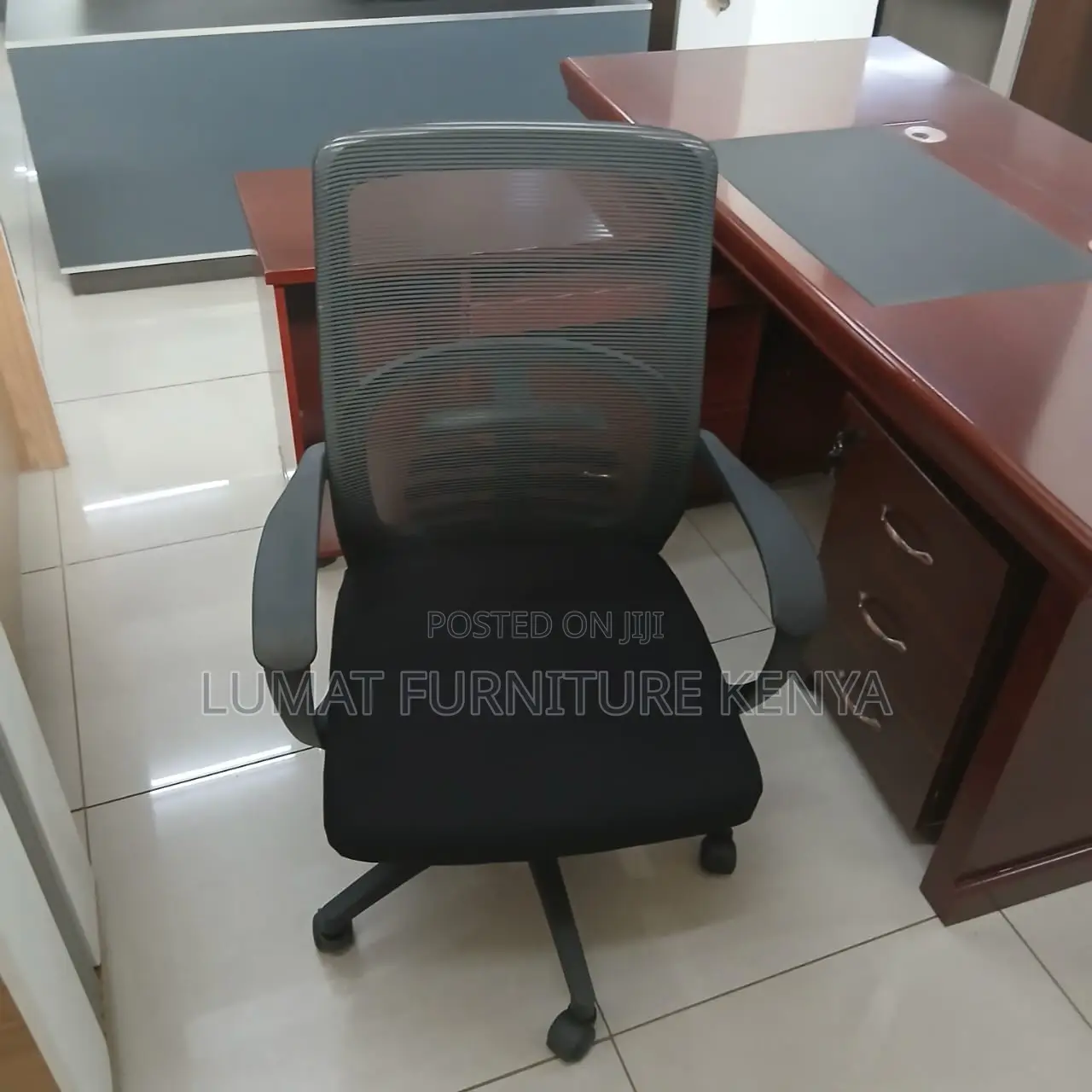 Staff Mesh Seat