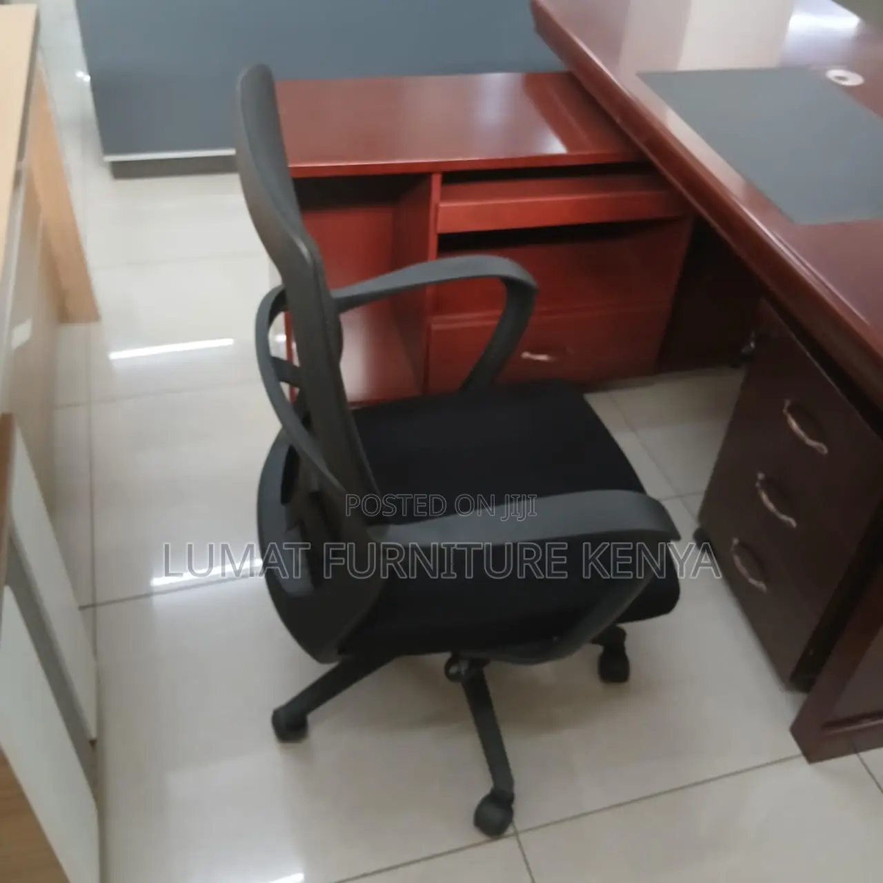 Staff Mesh Seat