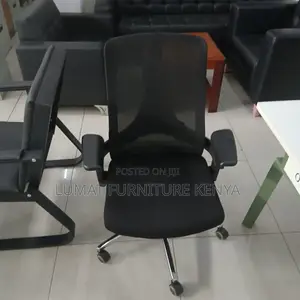 Medium Back Mesh Office Seat