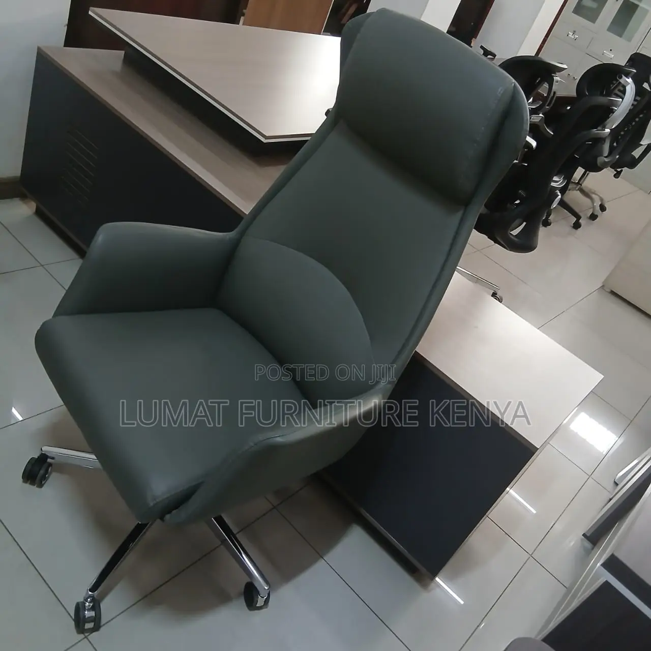 Executive Staff Chair