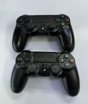Pristine Ps4 Original. Pad