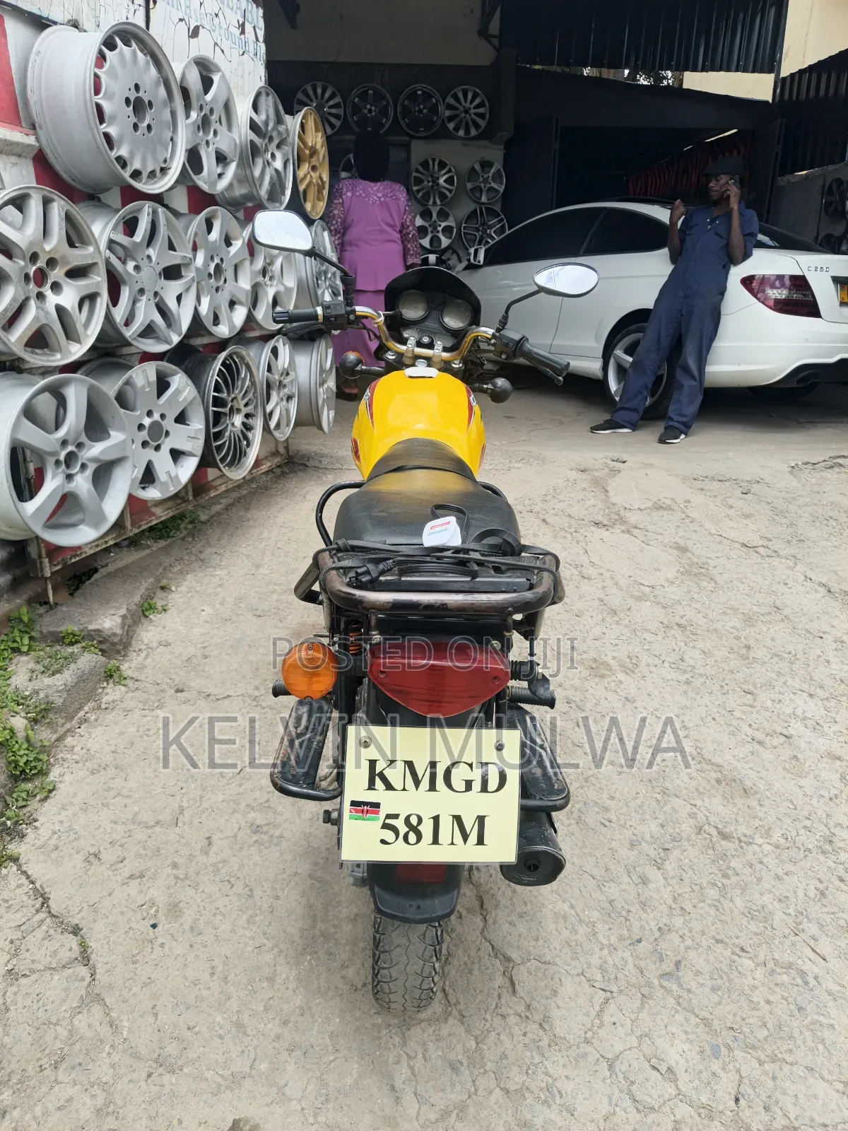 Bajaj Boxer 125 2024 Yellow