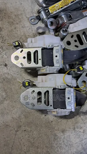 Toyota Axio Seat Belts