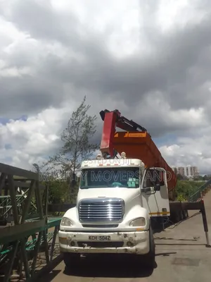 Transit Trailers With Cranes Are Available for Logistics Services
