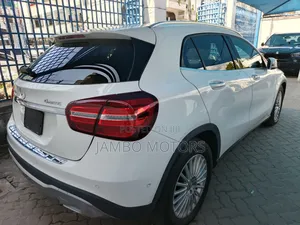 Mercedes-Benz GLA-Class 2019 White