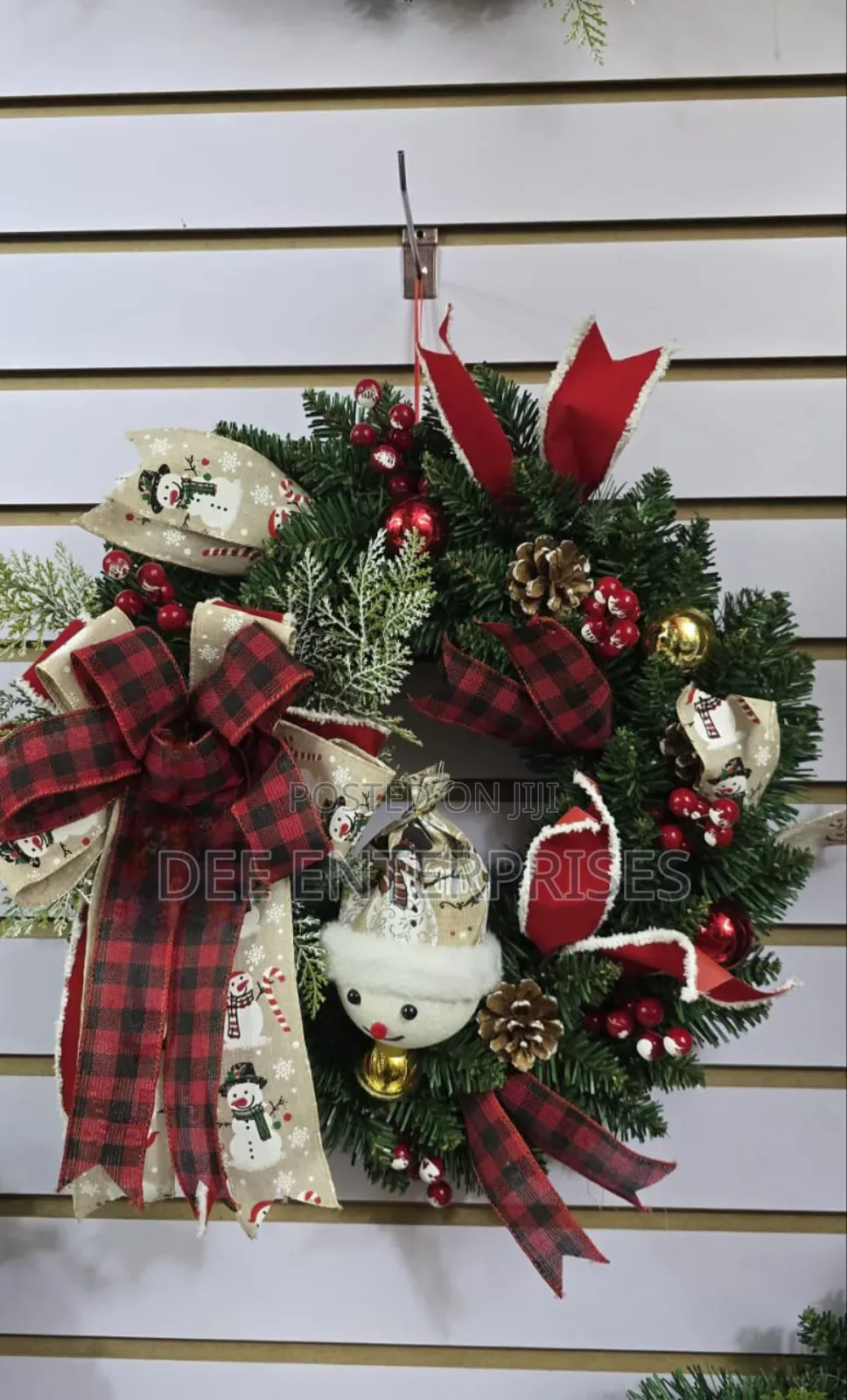 Christmas Wreaths With Decor
