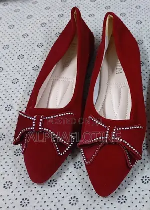 Classic Womens Shoes With Pearl Shoe Clips,