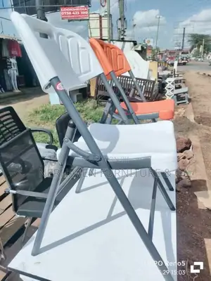 Foldable White Chairs