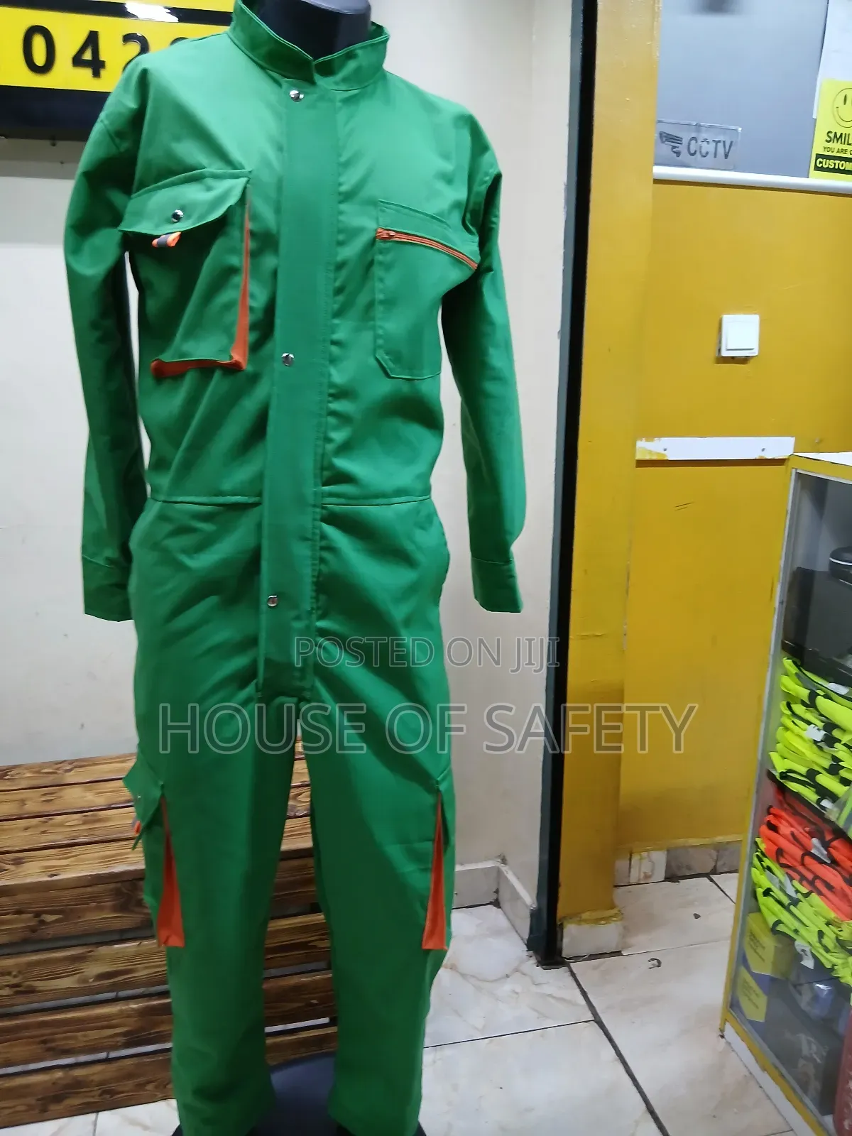 Multiple Pockets Kenya Green Visible Colour