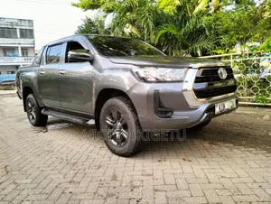 Toyota Hilux Revo Double Cab Deisel 2.4 AWD 2022 Brown
