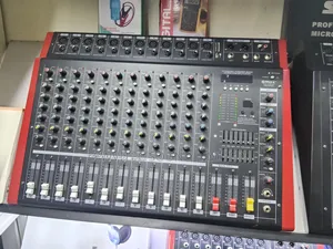 Max Powered Mixer 12channels