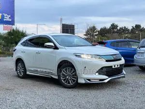 Toyota Harrier 2.0 2018 White