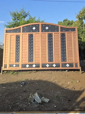 Modern Outdoor Metal Gate for Home