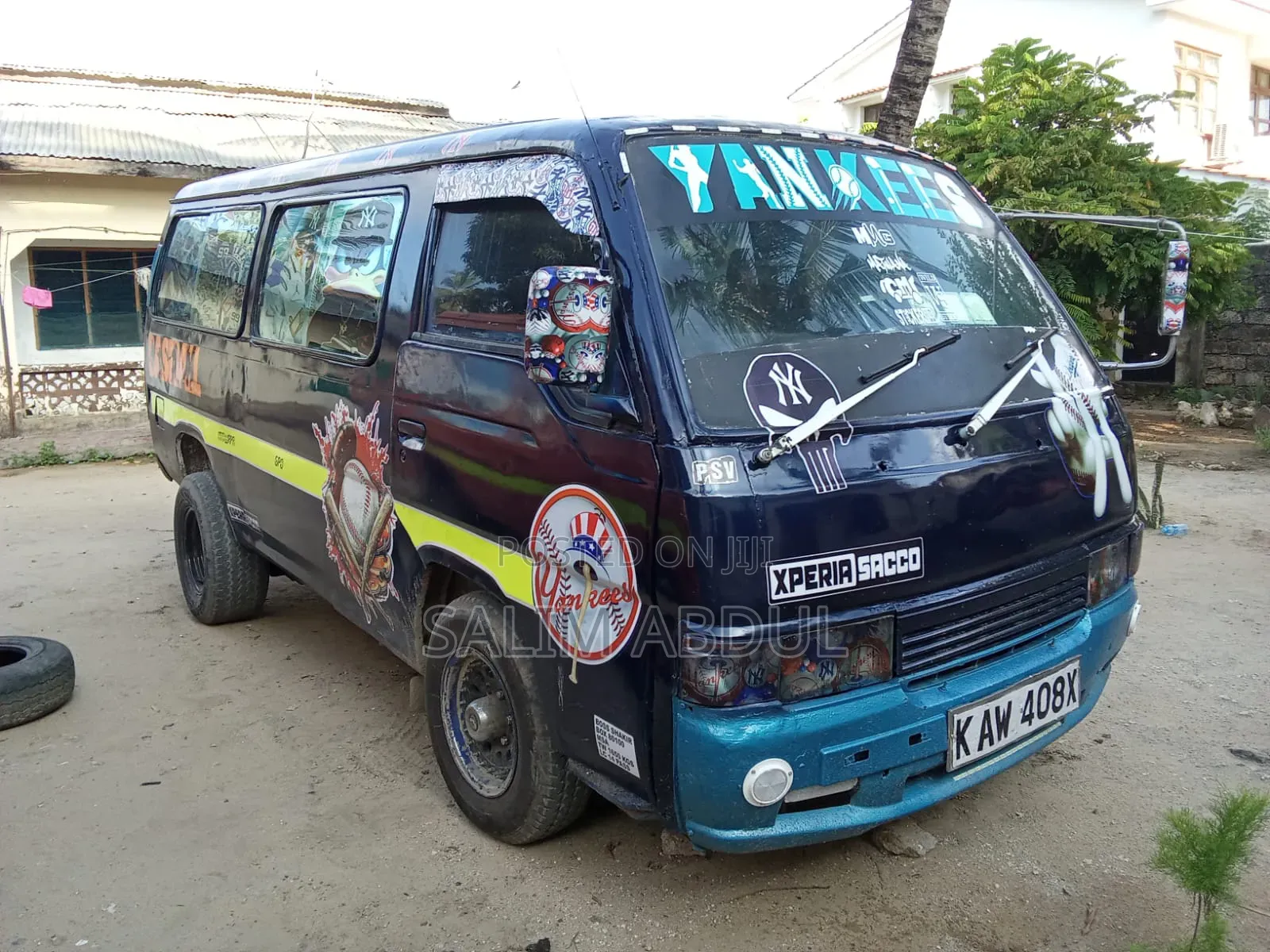 Nissan Caravan (Urvan) 2001 Blue