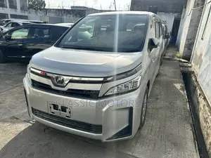 Toyota Voxy 2019 Silver