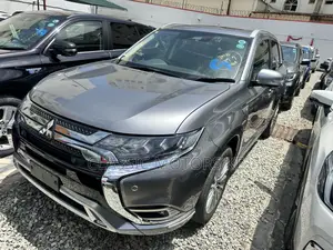 Mitsubishi Outlander 2019 Silver