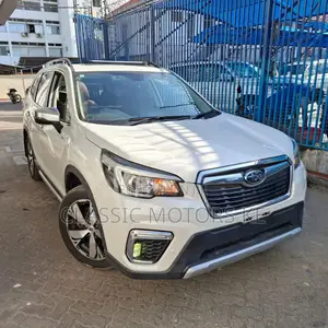 Subaru Forester Premium AWD 2020 White