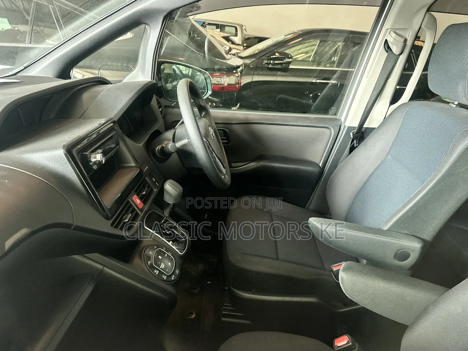 Toyota Voxy 2018 White