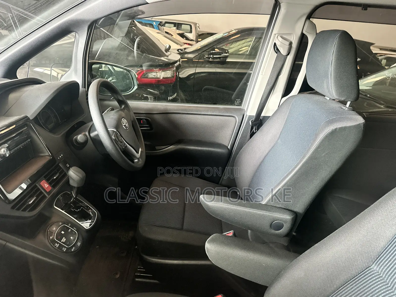 Toyota Voxy 2018 White