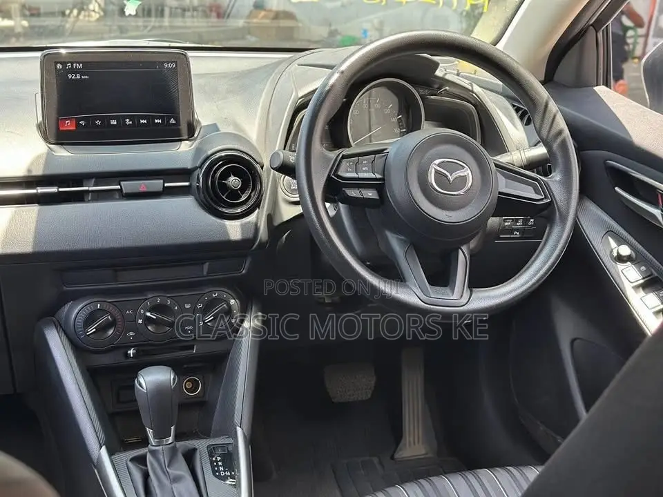 Mazda 2 2019 Silver