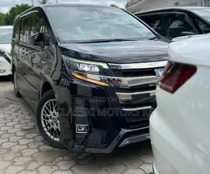 Toyota Noah 1.8 FWD Hybrid (7 seater) 2019 Black
