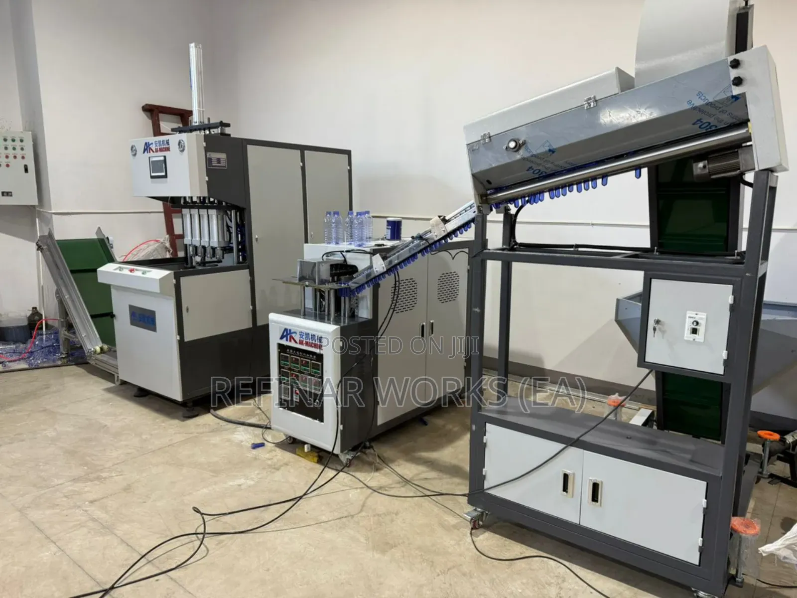 Energy-efficient 4 Cavity Pet Bottle Blow Moulding Machine