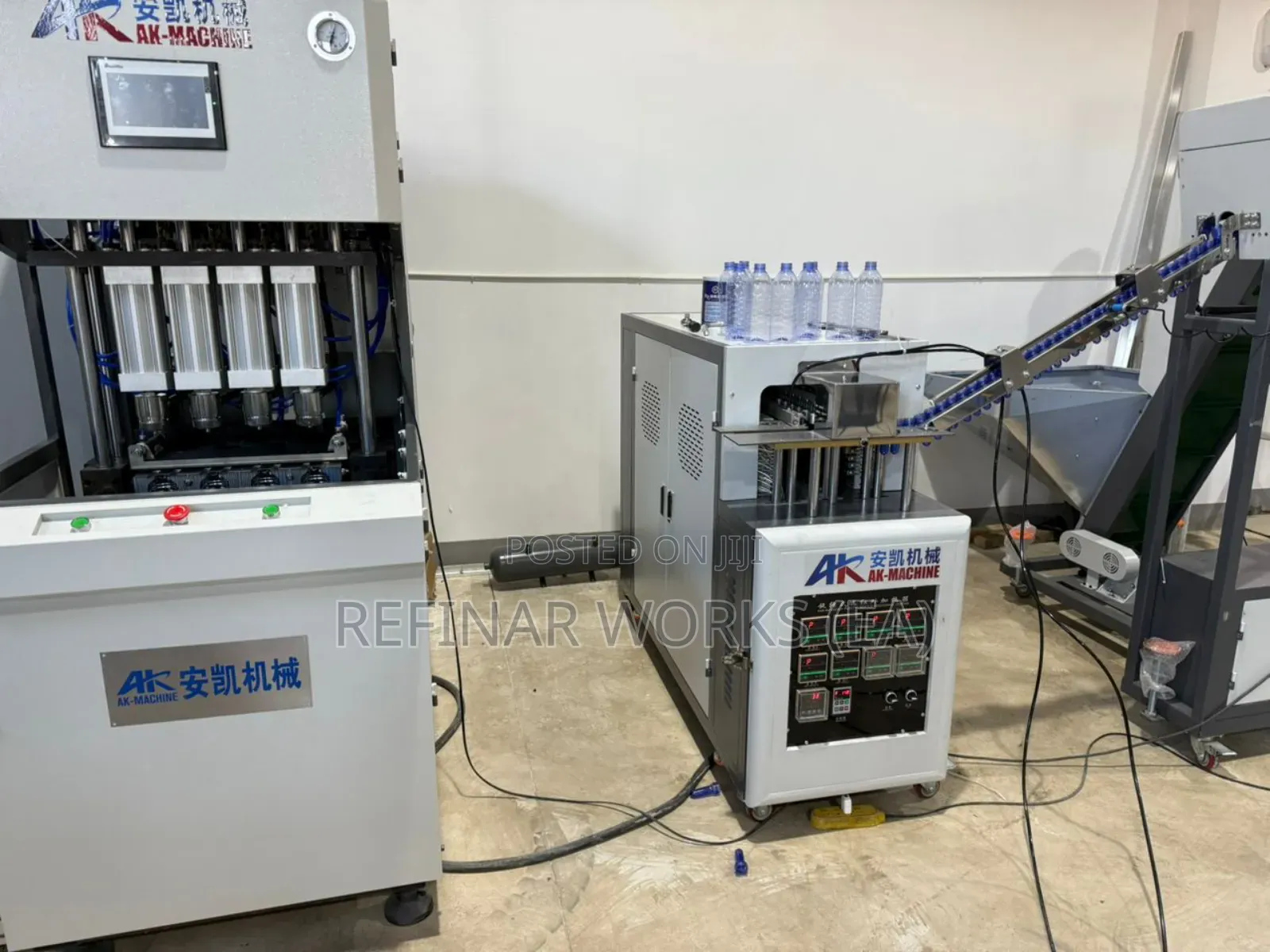 Energy-efficient 4 Cavity Pet Bottle Blow Moulding Machine