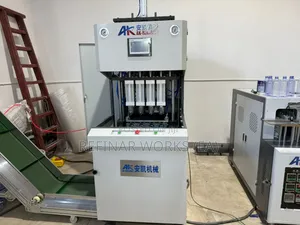 Energy-efficient 4 Cavity Pet Bottle Blow Moulding Machine