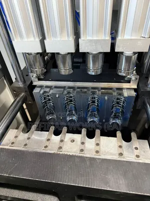 Energy-efficient 4 Cavity Pet Bottle Blow Moulding Machine