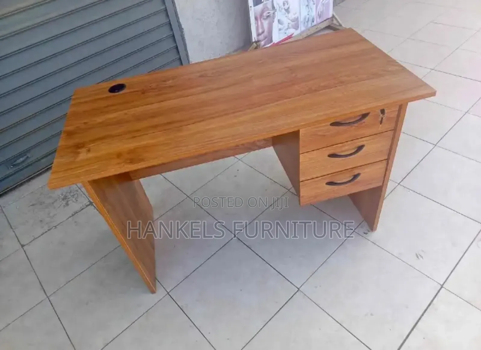 Simple Office Study Desk – Quality Guaranteed