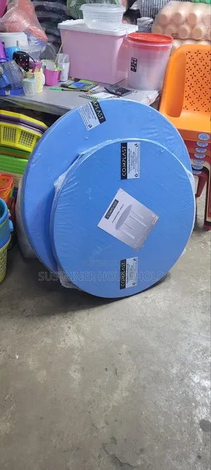 Big Plastic Table With Center Hole for Umbrella