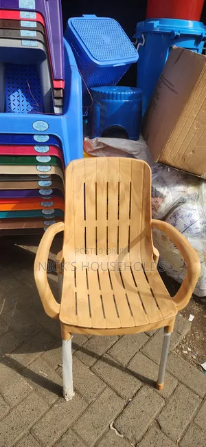 Acme Plastic Chair With Metal Legs