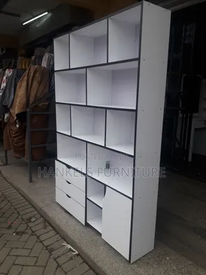 Sturdy Bookshelf With Multiple Compartments