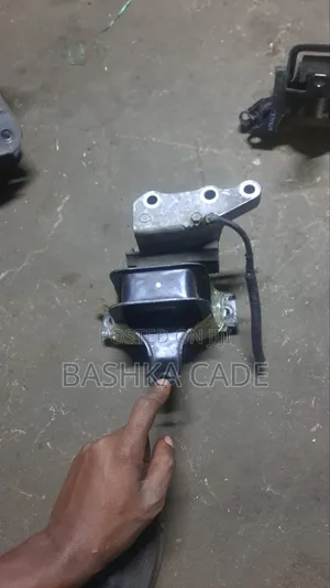 Engine Mount Suzuki Solio