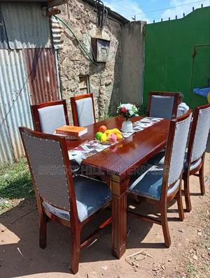 Welcoming 6 Seater Dining Set