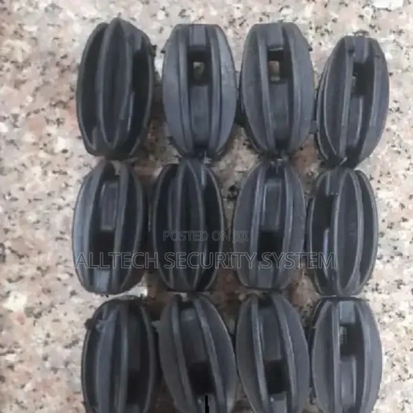 Strainers Insulators Per Packets 100pcs